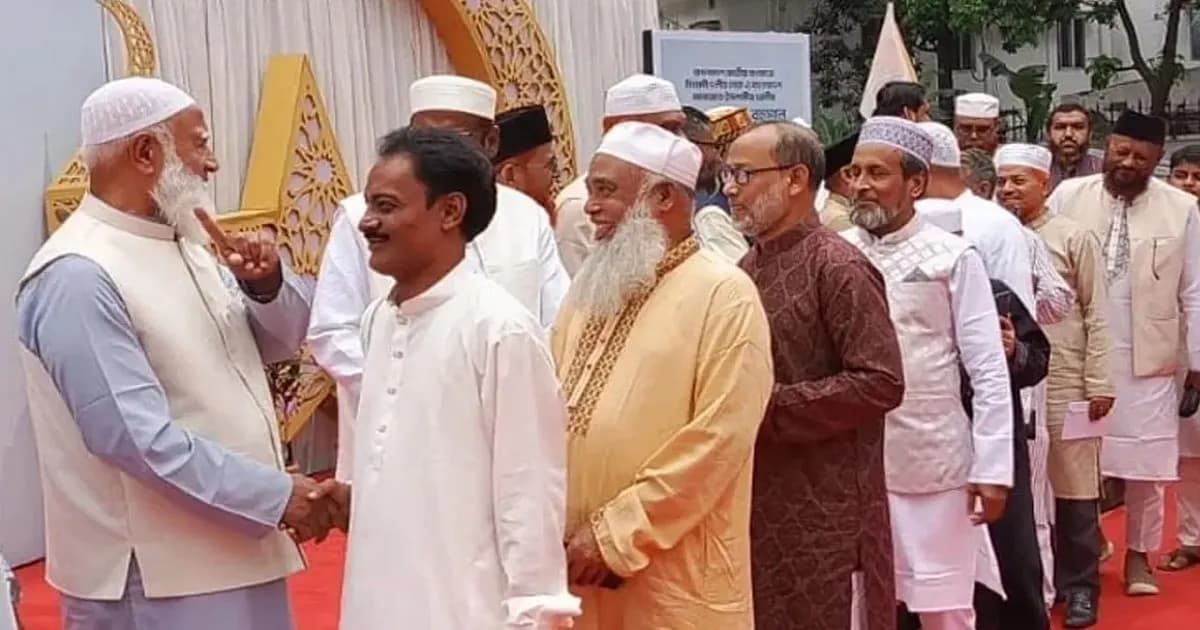 ঈদে মিলনের আবহে মুখর ২৯ মিন্টুরোড, শুভেচ্ছা বিনিময়ে চরম ভিড়