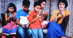 রোজার মাসে মোবাইল আসক্তি কমাবেন যেভাবে