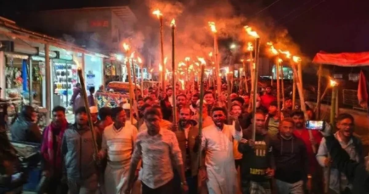 নোয়াখালী-৫ আসনে বিএনপির প্রার্থী পরিবর্তনের দাবিতে মশাল মিছিল