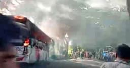 মহাসড়কে চলন্ত বাসে আগুন, নিহত ১