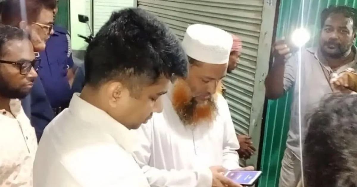জামায়াত কর্মীর বাড়ি থেকে ইমাম-মুয়াজ্জিনদের বরাদ্দের চাল উদ্ধার