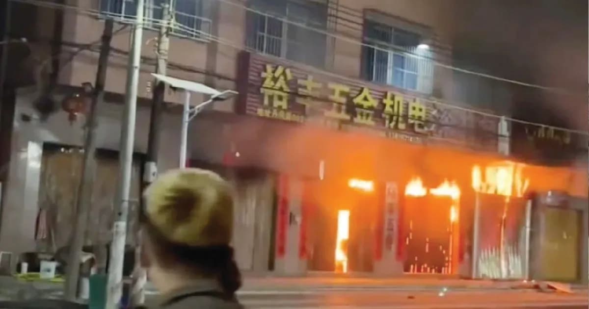 চীনে আবাসিক ভবনে অগ্নিকাণ্ড, নিহত ১২