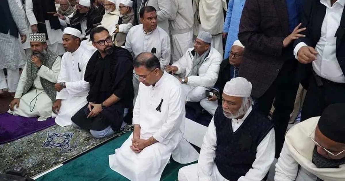 তারেক রহমানের উপস্থিতিতে গুলশান আজাদ মসজিদে দোয়া মাহফিল