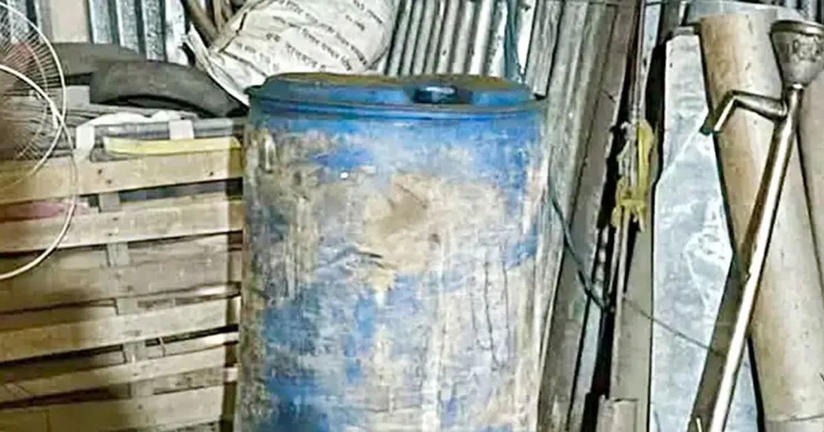 বিএনপি নেতার গোয়ালঘর থেকে ড্রামভর্তি পেট্রোল উদ্ধার