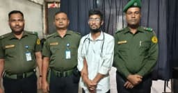 ঢাকা মেডিকেলে আনসারের তৎপরতায় আটক কথিত ভুয়া চিকিৎসক