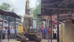 লালমনিরহাটে উচ্ছেদ অভিযানে ১৬০ দোকান গুড়িয়ে দিল প্রশাসন