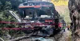 ২ ট্রেনের মুখোমুখি সংঘর্ষে চালক নিহত