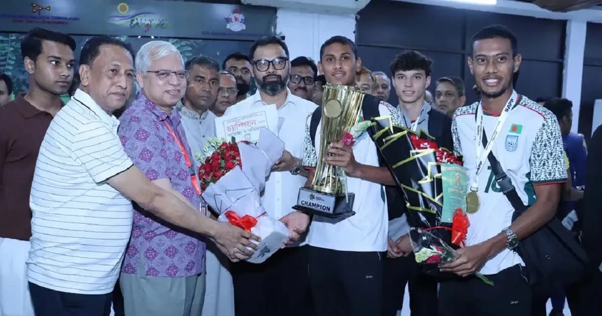 সাফ চ্যাম্পিয়নদের অভ্যর্থনা, ফুলেল বরণ ক্রীড়া প্রতিমন্ত্রীর