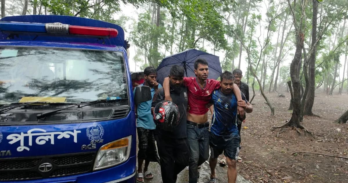 বরগুনায় শুভসন্ধ্যা সমুদ্র সৈকতে গোসলে নেমে পর্যটক নিখোঁজ