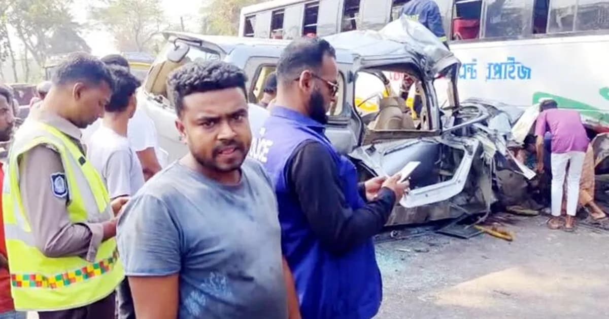বরিশালে বাস-মাইক্রোবাসের সংঘর্ষ, নিহত ২