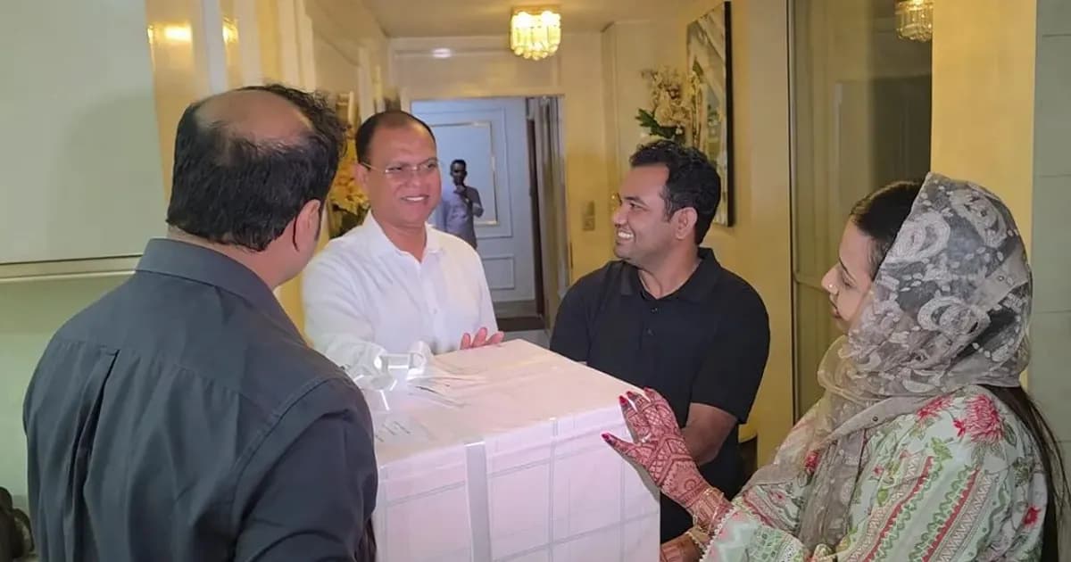 সেই আলোচিত নবদম্পতির জন্য বিশেষ উপহার পাঠালেন প্রধানমন্ত্রী