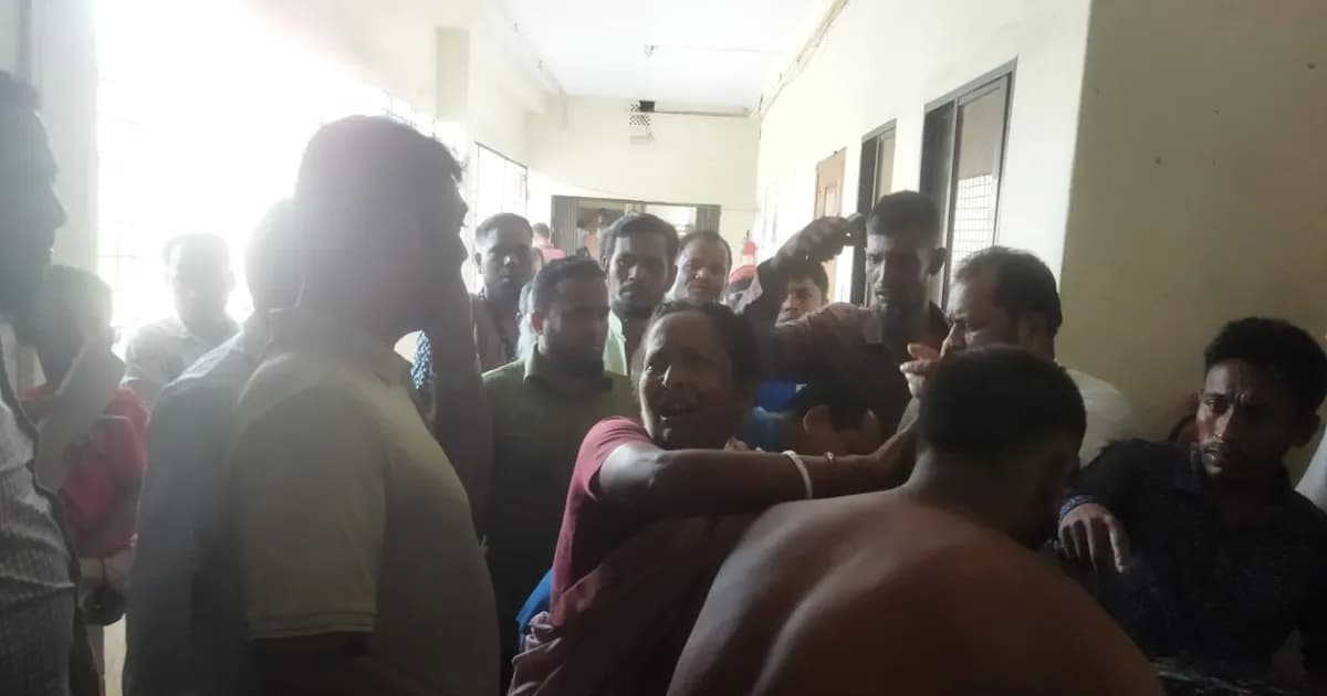 বাউফলে ড্রেনেজ পাইপ বসানো নিয়ে সংঘর্ষ, নিহত ১