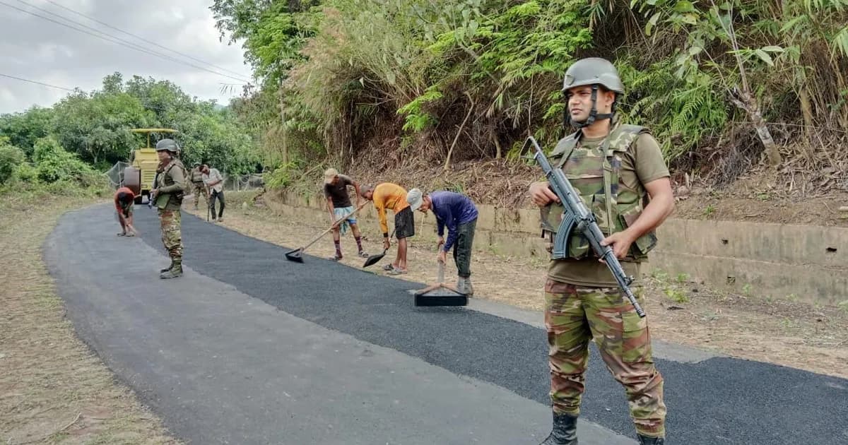 আলীকদম–থানচি সড়ক রক্ষণাবেক্ষণে দৃষ্টান্ত স্থাপন করল সেনাবাহিনী
