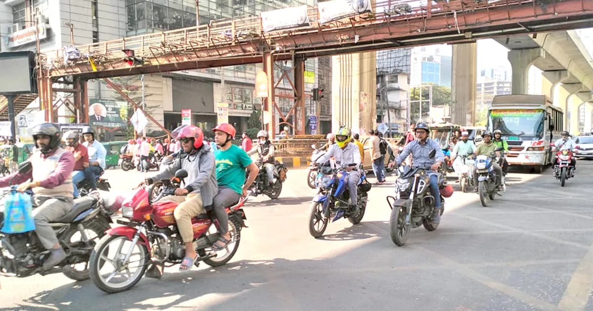 নিষেধাজ্ঞা কাটিয়ে ছুটছে মোটরসাইকেল, খুলেছে শপিংমল