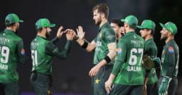 বাঁচা-মরার লড়াইয়ে পাকিস্তান, একাদশ সাজিয়ে দিলেন আমির-ডু প্লেসিরা