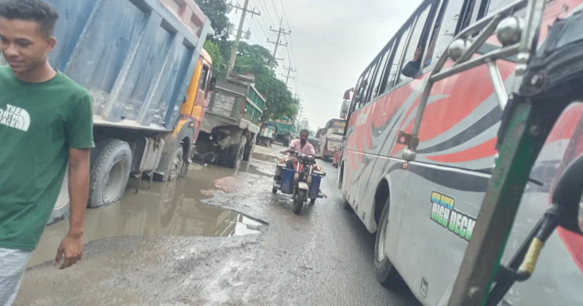 এমসি ও জৈনা বাজারে যানজটে নাকাল মানুষ, বাড়ছে দুর্ঘটনার শঙ্কা