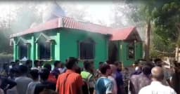 কুষ্টিয়ায় মাজারে ভাঙচুরের পর অগ্নিসংযোগ, কথিত পীর নিহত