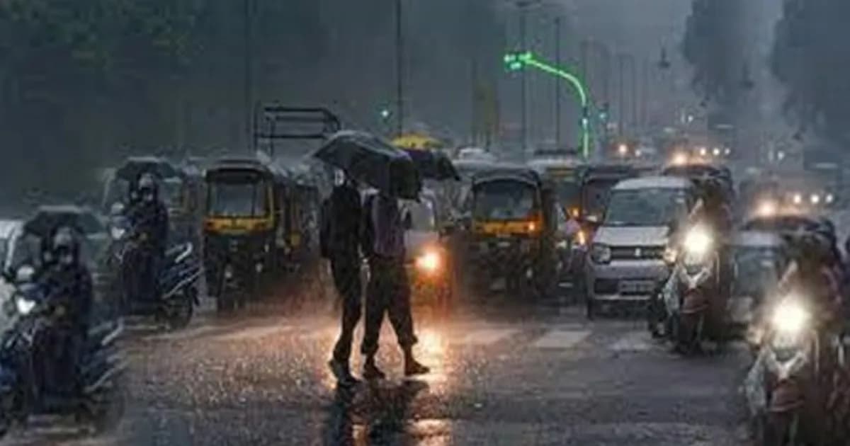 ঢাকাসহ ১০ জেলায় রাতেই আঘাত হানতে পারে প্রবল ঝড়