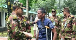 দীঘিনালায় অসহায় মানুষের পাশে সেনাবাহিনী