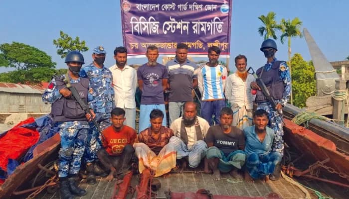 লক্ষ্মীপুরে কোস্ট গার্ডের অভিযানে ১০ জেলে আটক
