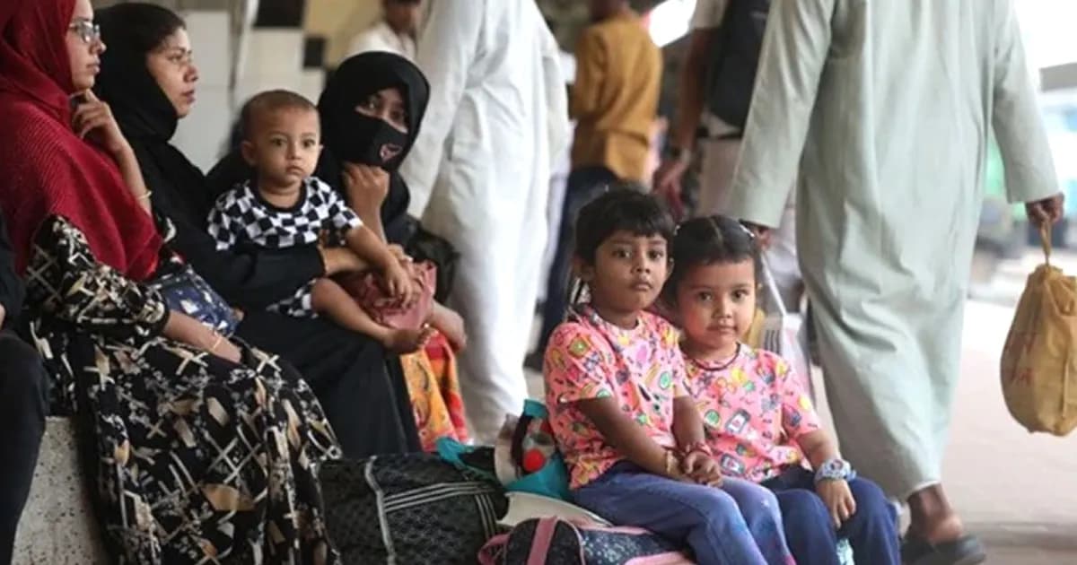 গাবতলীতে ঘরমুখো মানুষের ঢল, স্বস্তির সঙ্গে বাড়তি ভাড়ার অভিযোগ