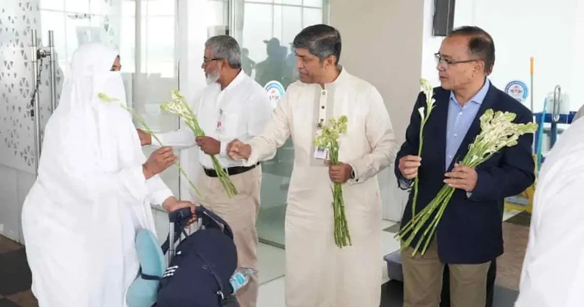 হজ শেষে দেশে ফিরেছেন ৬ হাজার ১৭৫ বাংলাদেশি হাজি