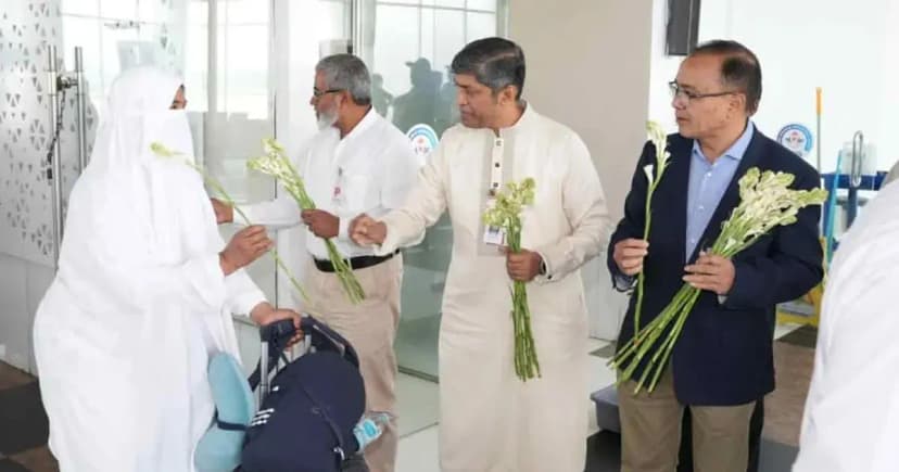 হজ শেষে দেশে ফিরেছেন ৬ হাজার ১৭৫ বাংলাদেশি হাজি