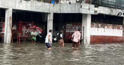 ঘণ্টাখানেকের বৃষ্টিতে তলিয়ে গেল বিভিন্ন এলাকা, চরম দুর্ভোগে রাজধানীবাসী