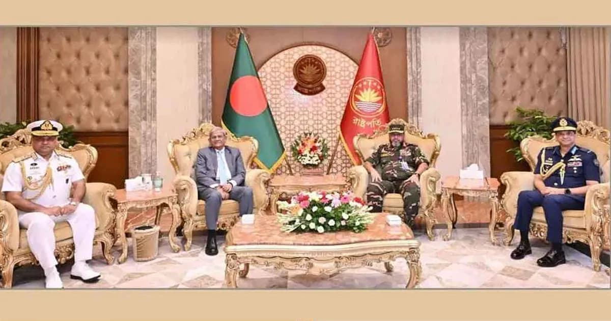 রাষ্ট্রপতির সঙ্গে ৩ বাহিনী প্রধানের সৌজন্য সাক্ষাৎ