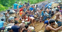 রোহিঙ্গা ক্যাম্পে পাহাড়ধসে মৃতের সংখ্যা নিয়ে বিভ্রান্তি