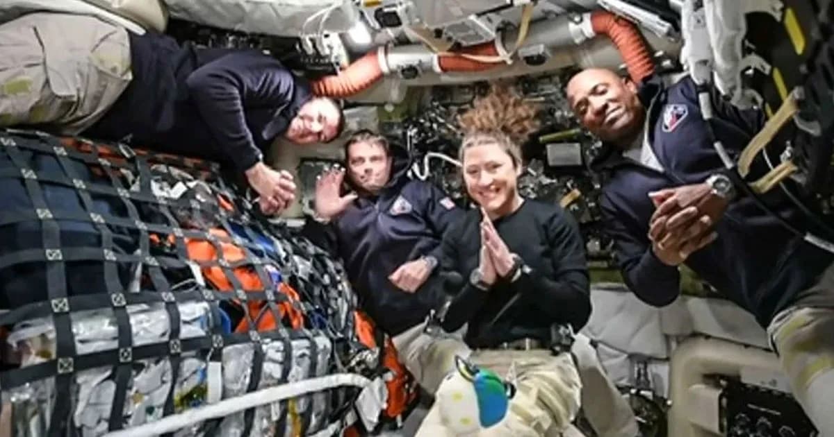 চাঁদ অভিমুখী মহাকাশযান থেকে পৃথিবী দেখার অভিজ্ঞতা জানালেন নভোচারীরা