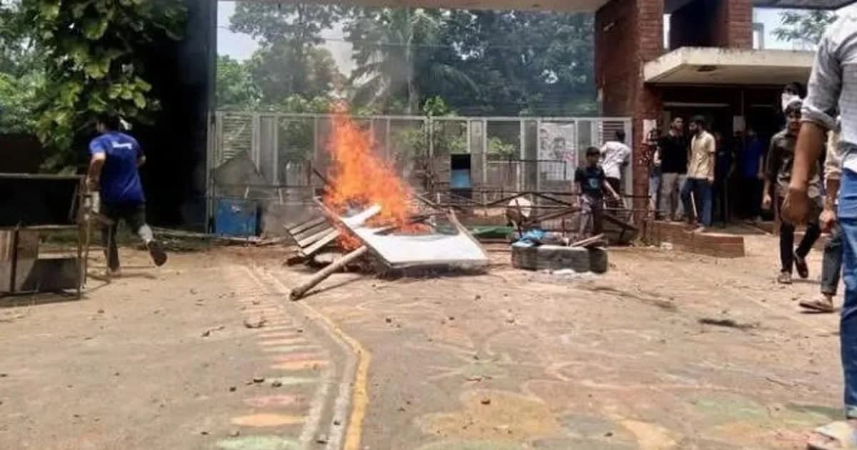 নতুন ভিসির আগমনে ডুয়েটে রণক্ষেত্র, পুলিশ–সাংবাদিকসহ আহত ১৫