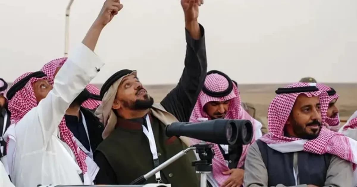 সৌদির বিভিন্ন স্থানে চাঁদ দেখার প্রস্তুতি চলছে