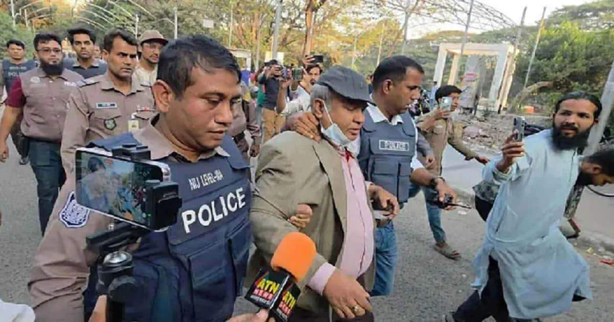 ধানমন্ডি ৩২ থেকে ঢাবি শিক্ষকসহ দুজন আটক