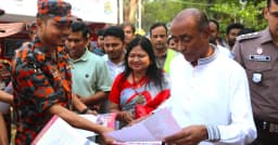 বই মেলায় ফায়ার সার্ভিসের লিফলেট বিতরণ