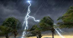 নয় অঞ্চলে ঝড় ও বজ্রবৃষ্টির আশঙ্কা, নদীবন্দরে সতর্কতা