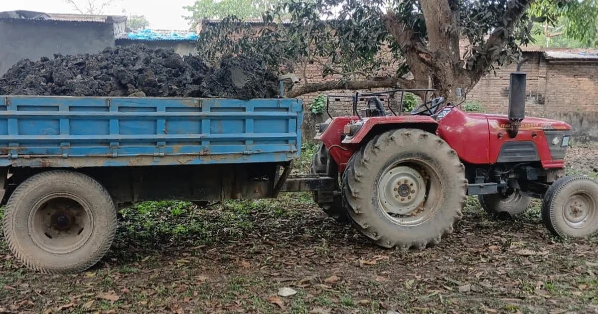 দামুড়হুদায় অবৈধ মাটি বিক্রি, ট্রাক্টর জব্দ