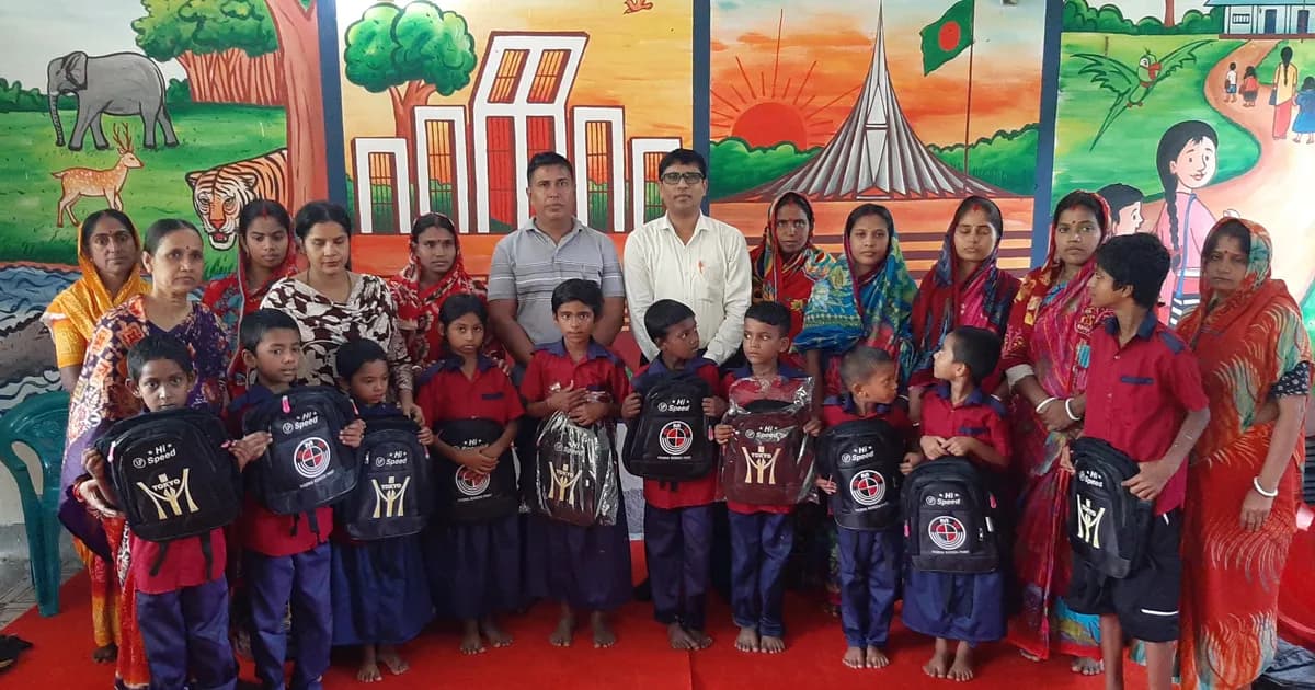 নতুন স্কুল ব্যাগে উচ্ছ্বসিত পঞ্চপল্লীর খুদে শিক্ষার্থীরা