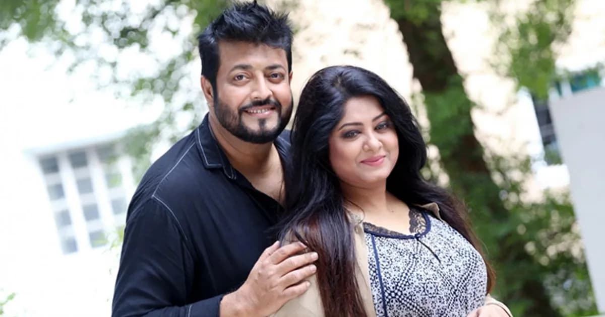 দুঃস্বপ্ন দেখে ঘোমটা পরে ওমর সানীর বাসায় হাজির মৌসুমী