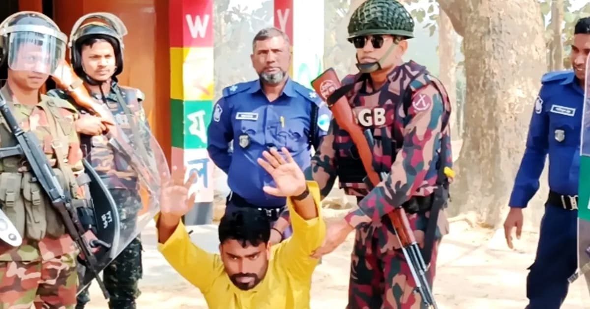 ভোটকেন্দ্র দখল রোধে মাটিরাঙ্গায় যৌথ বাহিনীর মহড়া