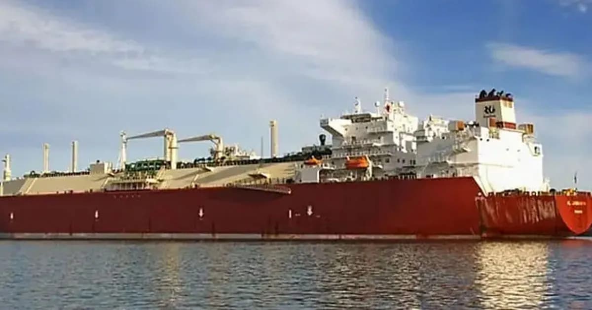 চট্টগ্রাম বন্দরে পৌঁছেছে গ্যাস ও তেলবাহী ৮ জাহাজ