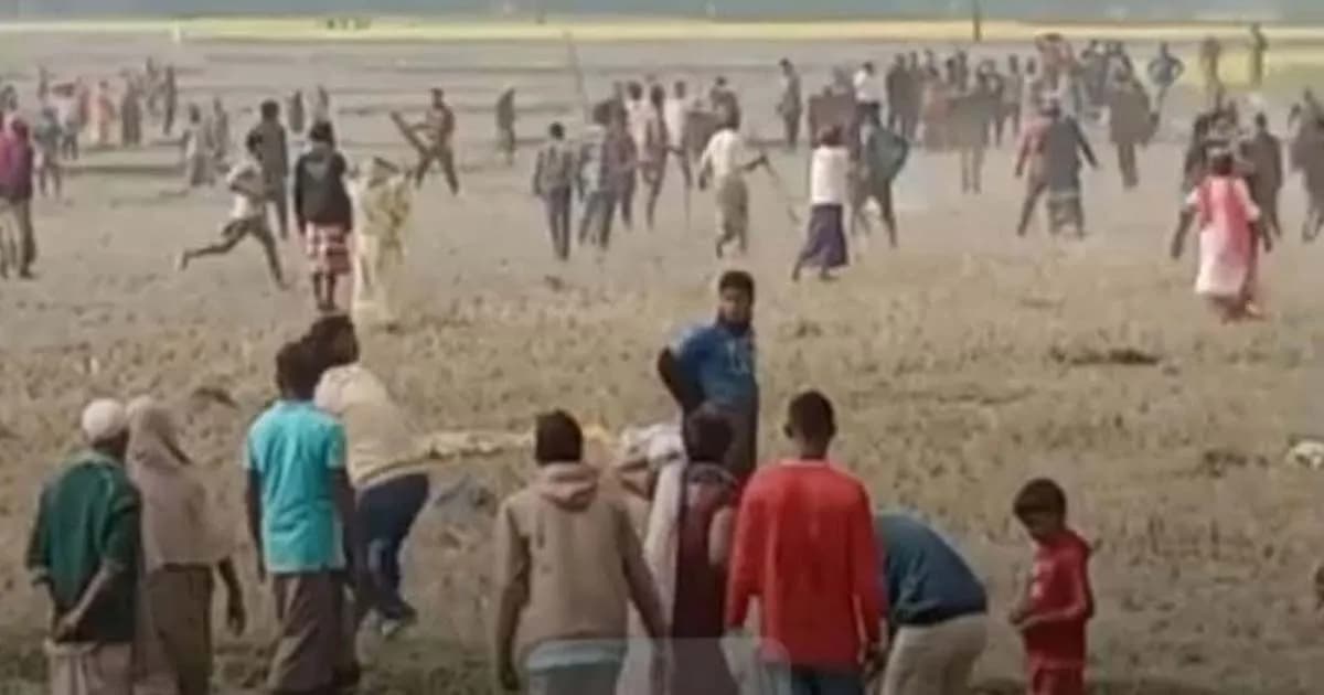 জমি বিরোধের জেরে কেন্দুয়ায় রক্তক্ষয়ী সংঘর্ষ, আহত অন্তত ৩০