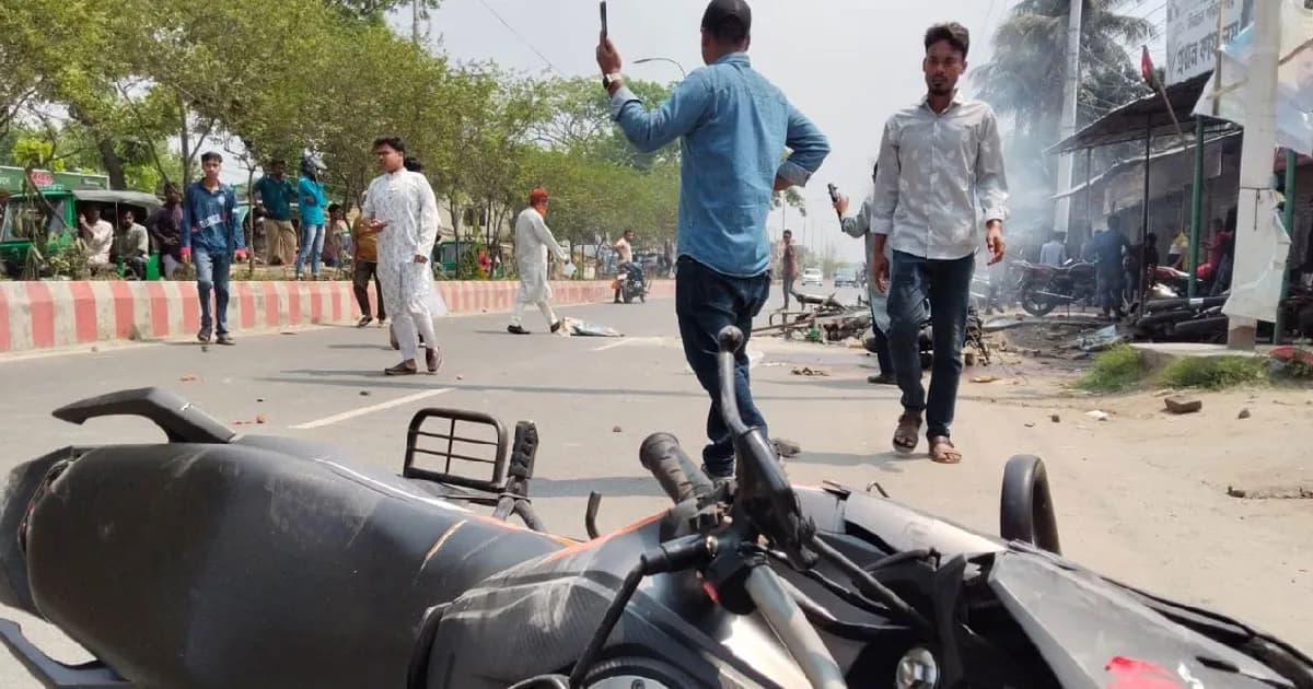 বিএনপির দুই গ্রুপের সংঘর্ষে রণক্ষেত্র ঈশ্বরদী