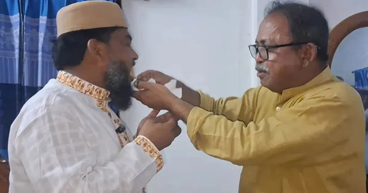 জামায়াতের পরাজিত প্রার্থীর বাসায় ফুল-মিষ্টি নিয়ে মির্জা ফয়সল আমীন