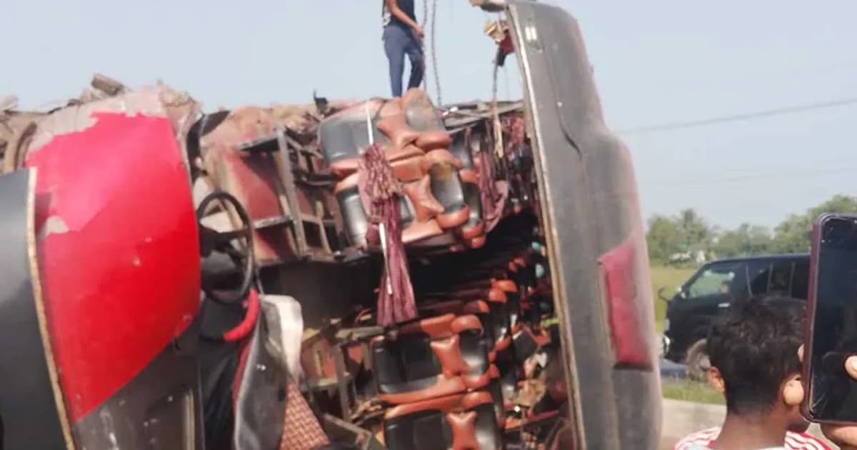 ব্রাহ্মণবাড়িয়ায় বাস-ট্রাকের মুখোমুখি সংঘর্ষ, নিহত ২