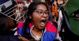 কলকাতায় বাংলাদেশ উপ-হাইকমিশনের দিকে আসা বিক্ষোভকারীদের লাঠিচার্জ