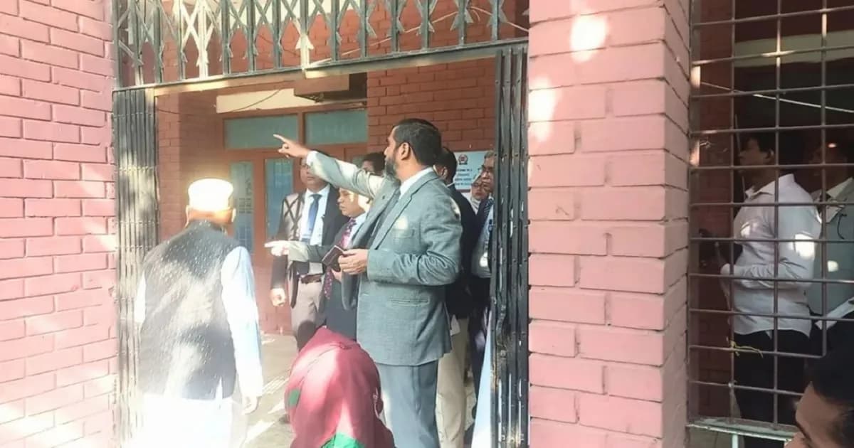 মক ভোটিংয়ে বিশৃঙ্খলা, ভোটগ্রহণ নতুনভাবে শুরু করল ইসি