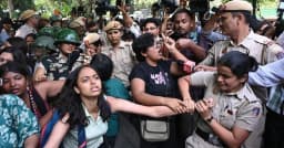 আবারও উত্তাল দিল্লি: ৭০০-এর বেশি আটক,  বন্ধ ইন্টারনেট