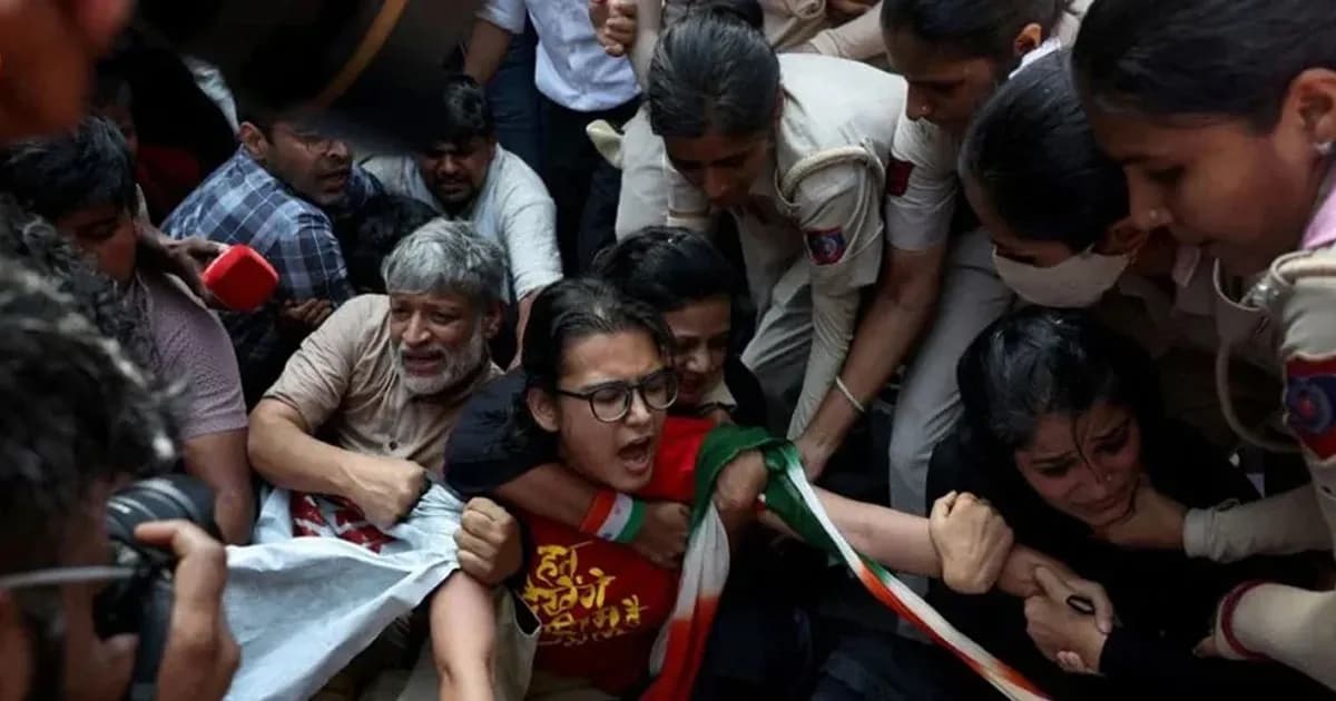 ‘যৌনাঙ্গে বুট দিয়ে আঘাত করেছে ’, দিল্লিতে আটক বিক্ষোভকারীদের অভিযোগ