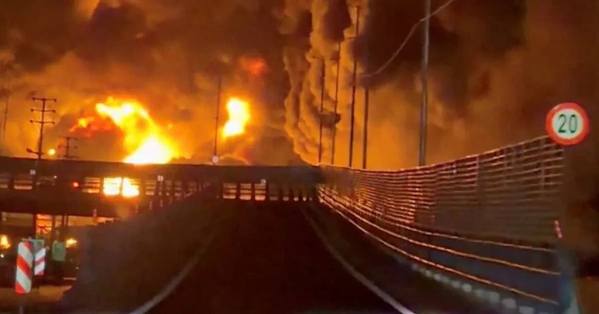 তেলের ডিপোতে ইসরায়েলি হামলায় ইরানে রাস্তা যেন আগুনের নদী